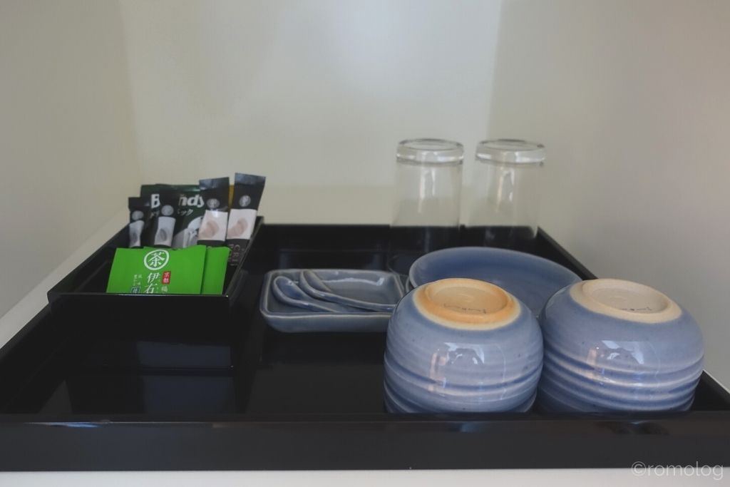 磐梯山温泉ホテルのメゾネットルームの茶器